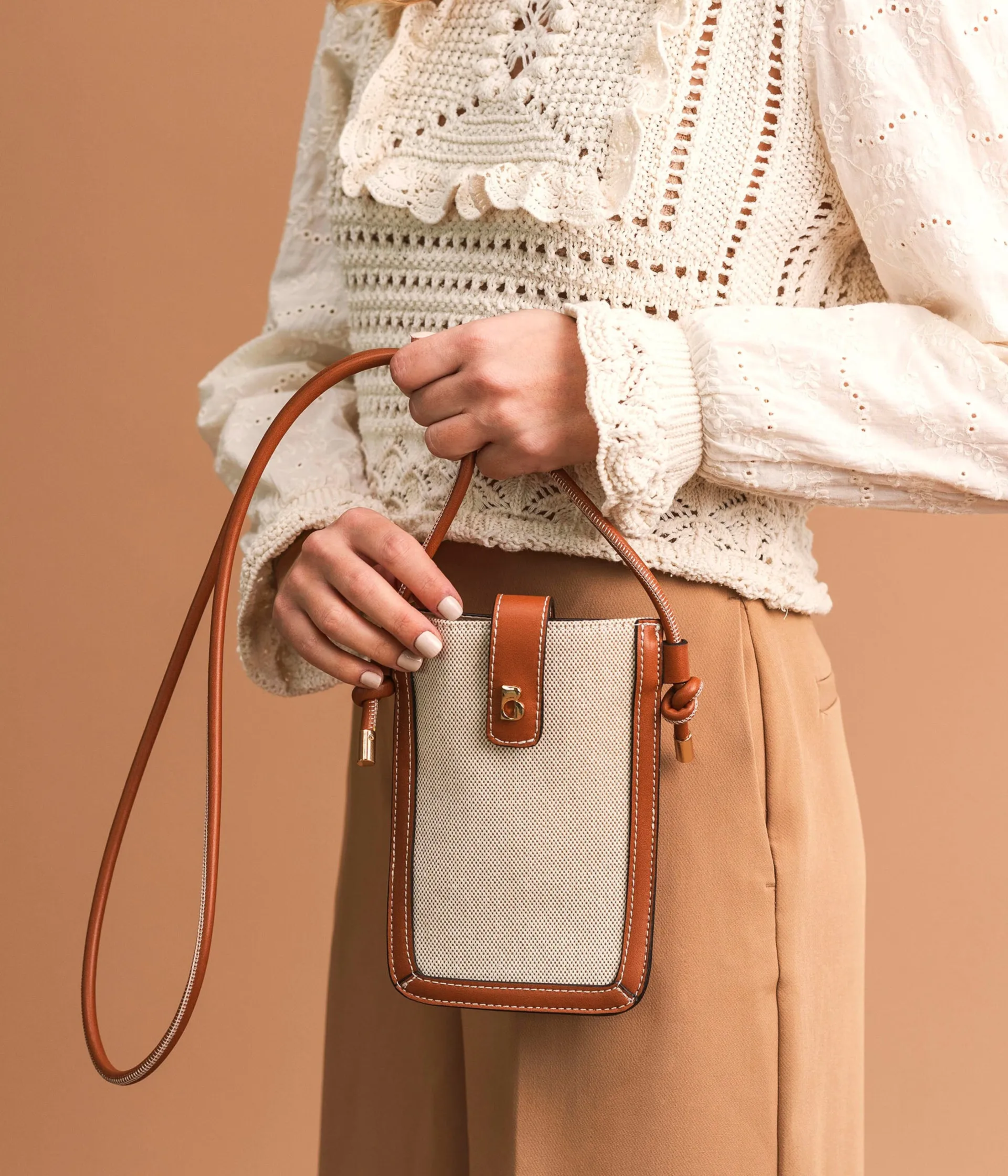 Discount POCHETTE TELEPHONE EMELINE COGNAC Femme Pochettes